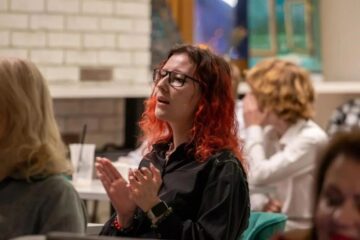 Редактор Афиши «Северного города» приняла участие в квартирнике «Окна»