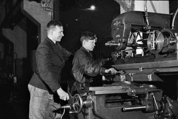 В 1943 году в Норильске открылась школа фабрично-заводского обучения