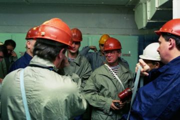 Осенью 1998 года в Норильске побывал сэр Эндрю Вуд