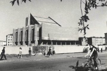Новое здание драмтеатра на Ленинском сдали в эксплуатацию 31 декабря 1986 года