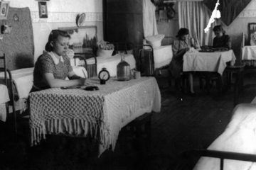 В 1940-х в Норильске самым большим дефицитом были обычные бытовые предметы: кастрюли, бумага, мыло