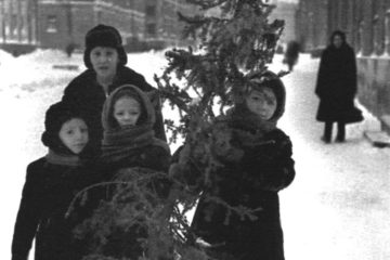 Первая публичная новогодняя елка стояла на Нулевом пикете
