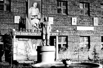 Первый памятник Норильска был посвящен либо Ленину, либо Сталину