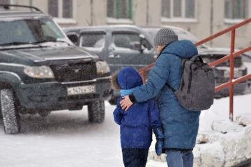 Родителей будут уведомлять об открытии банковских карт на детей