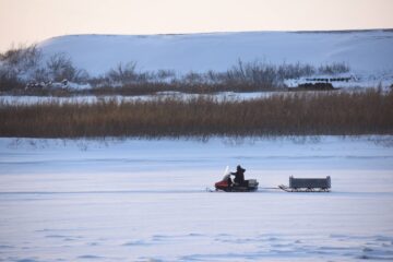 Семьи коренных малочисленных народов получили комплекты для новорожденных