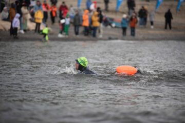 Из-за ветра и высоких волн в заплыве X-WATERS Yenisei отменили дистанции на 3 и 12 километров