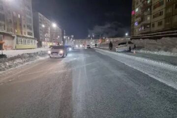 В Норильске пьяный водитель вылетел на тротуар и сбил женщину с ребенком