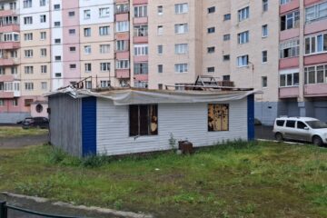Полуразрушенный павильон во дворе улицы Норильская снесут