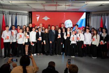 35 норильских школьников получили свои первые паспорта
