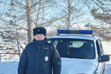 Участковый спас беременную в 30-градусный мороз на трассе края