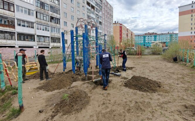 Детскую площадку на улице Горького в Дудинке реконструируют