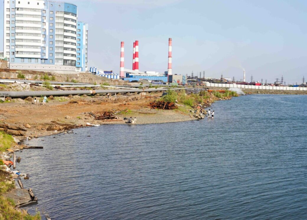 Детям до 12 лет запретили купаться в водоёмах региона без взрослых