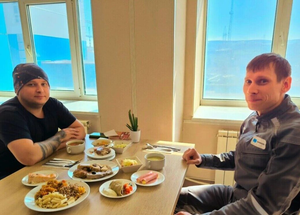 От тартара до шашлыка из сёмги: чем угощают в столовых «Норникеля» в честь Дня металлурга