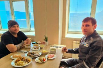 От тартара до шашлыка из сёмги: чем угощают в столовых «Норникеля» в честь Дня металлурга