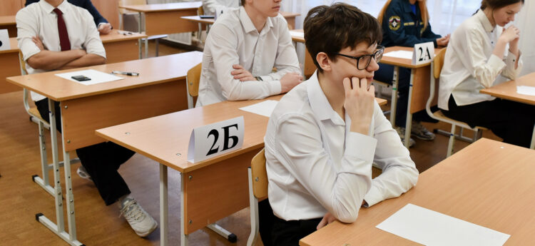 Более ста выпускников Красноярского края сдали ЕГЭ-2026 на 100 баллов
