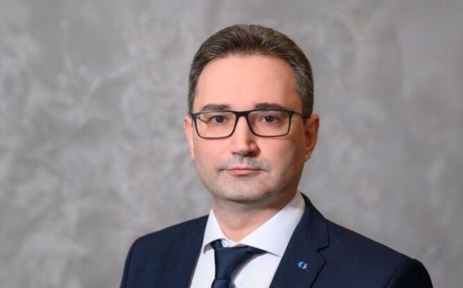Вице-президент, директор ЗФ «Норникеля» Александр Леонов поздравил норильчан с Днём города, Днём Компании и Днём металлурга