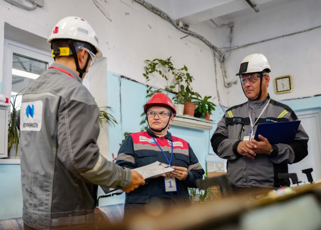 В Норильске определили лучших наставников среди машинистов компрессорных установок