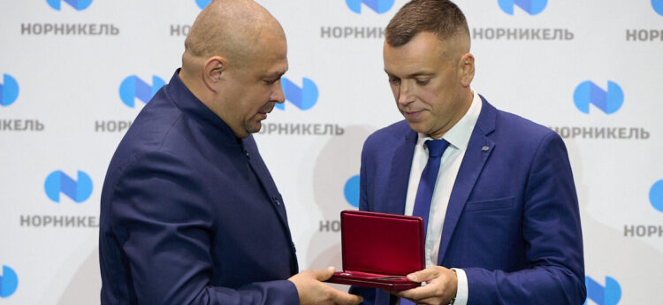 Норильских горняков наградили в честь профессионального праздника