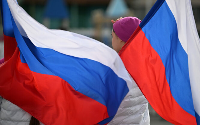 Семейный праздник ко Дню российского флага перенесли на стадион «Заполярник»