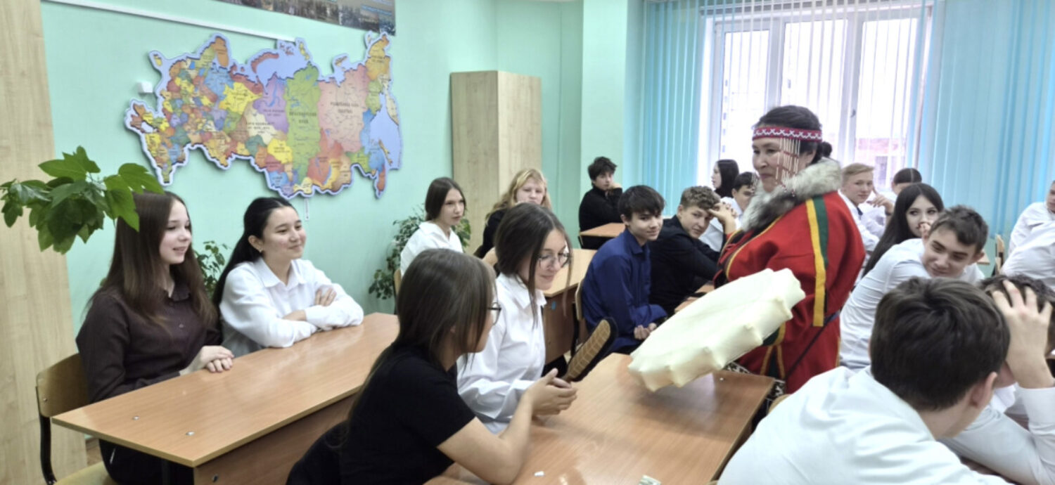 Сотрудники Таймырского краеведческого музея провели выездной урок истории в норильской школе №41