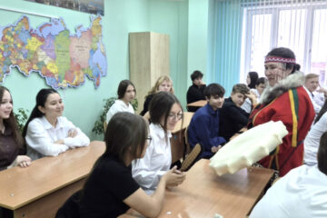 Сотрудники Таймырского краеведческого музея провели выездной урок истории в норильской школе №41