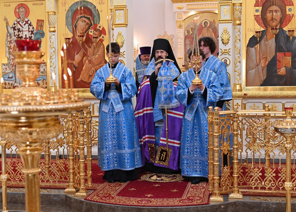 Епископ Агафангел провел молебен о здоровье и благополучии норильских горняков