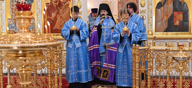 Епископ Агафангел молебен о здоровье и благополучии норильских горняков