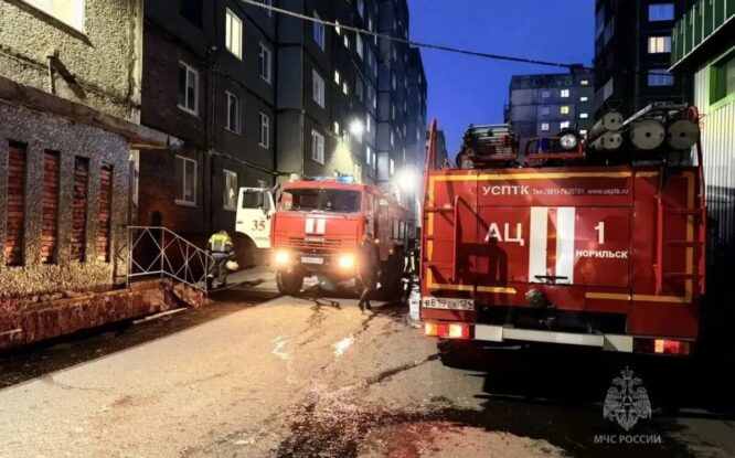 В пожаре в доме на Лауреатов сгорели домашние вещи