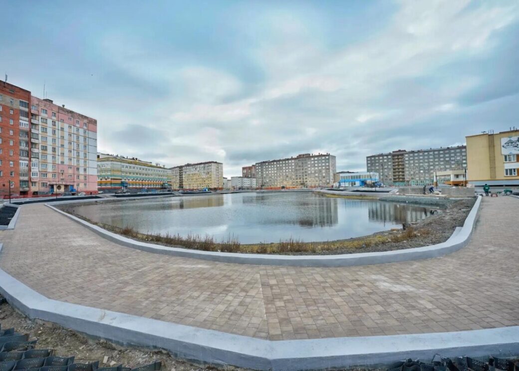 У Городского озера высадят кустарники, посеют траву и установят лежаки
